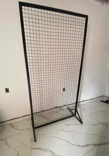 Tela Expositora Modular de Ferro com Grade Aramada (2,10m)