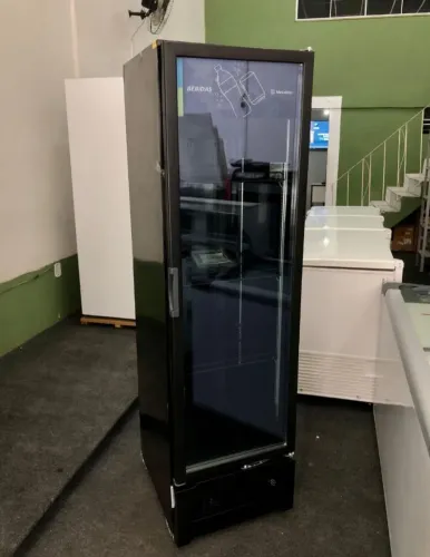 Refrigerador slim 337L full black Metalfrio 