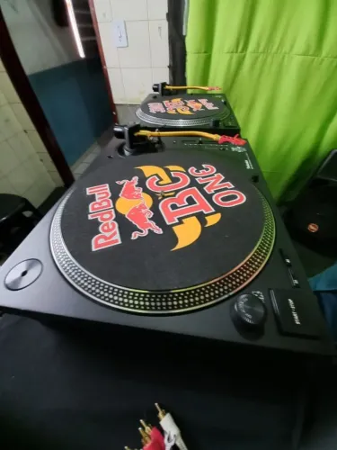 Toca disco Technics MK7R Red Bull 
