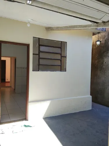 Casa geminada com sala, 1 quarto  beira de rua Saldanha Marinho - Petrópolis - RJ