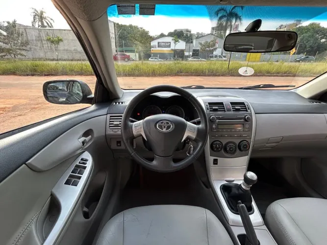 Toyota Corolla GLI 1.8 Flex 16V Mec. 2014