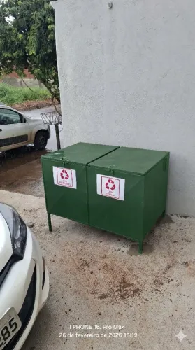 Lixeira 700lts . Fabricada na chapa 18 estrutura reforçada. 
