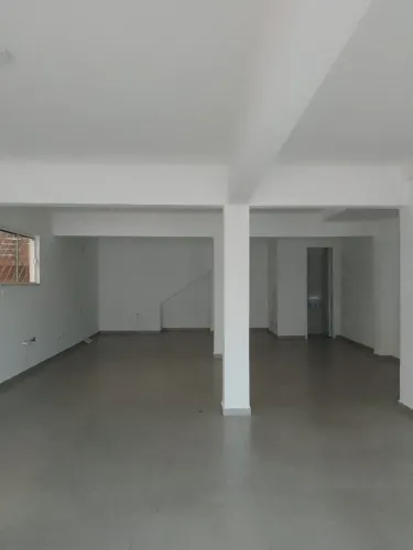Loja 3a Av. 70 m², excelente localização