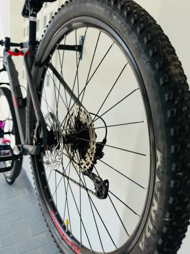 OGGI 7.2 com Shimano Deore 11v e Suspensão RockShox