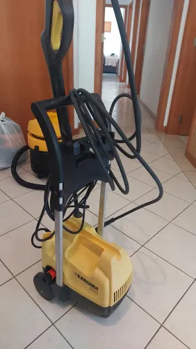 Vendo Lavadora de alta pressão ( Lava Jato) Karcher 330