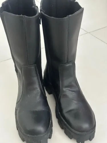 Bota Chelsea preta tratorada, tam. 36, seminova, R$ 50