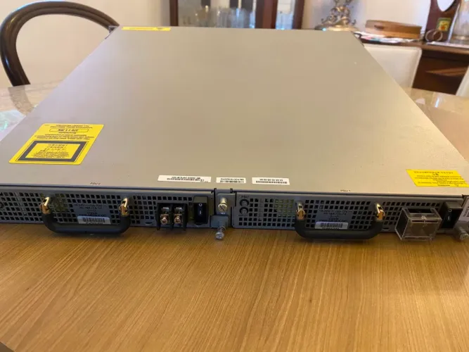 Switch Cisco ME 3600X Series (24 Portas 1G + 2 Portas 10G SFP+) - Metro Ethernet