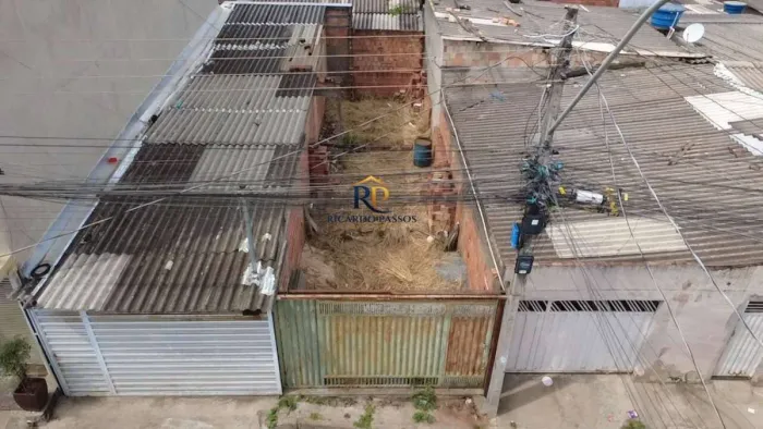 Meio Lote Vazio 64m² (4x16) na QD 35 do Del Lago I Próximo à Avenida Principal do Itapoã