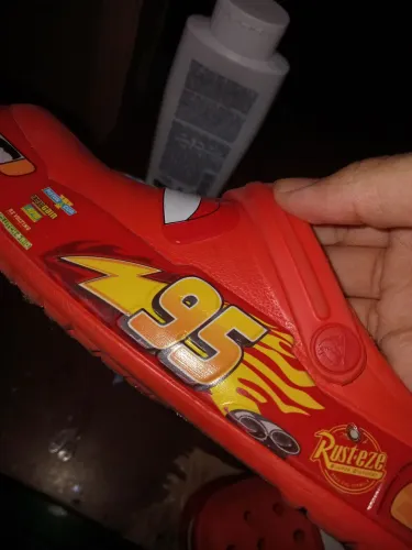 Crocs do relâmpago McQueen