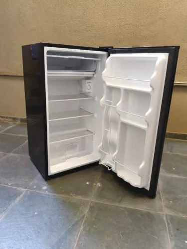 Frigobar Midea 93 Litros / 2024