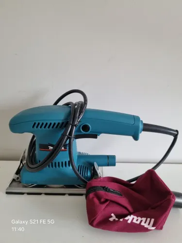 Lixadeira roto orbital Makita BO3700 200V 