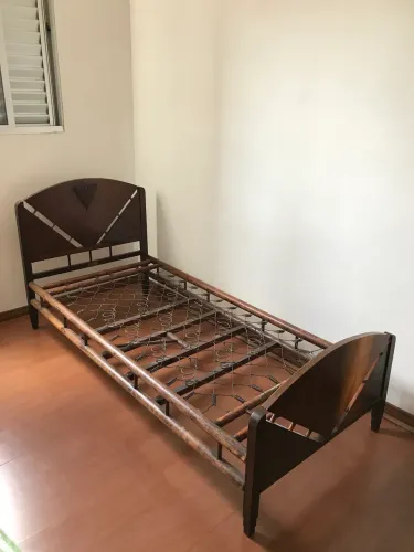 Cama de solteiro Patente L. Liscio (Raridade - Século XX)