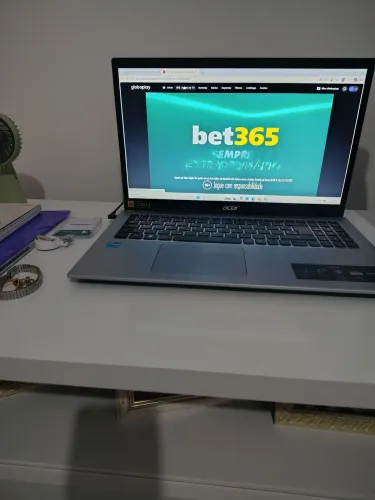 Vende se notebook Acer i3 8g Ram com um ano de uso. Não tem nada o motivo vou trocar.  