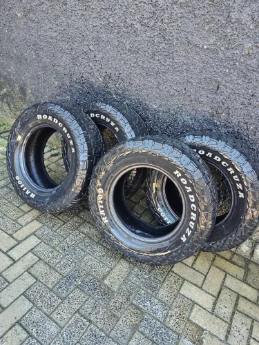 Vendo 4 Pneus roadcruza AT 265/70/R17