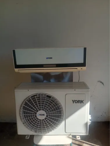 Ar condicionado Split 9.000 BTU ( Quente e Frio)