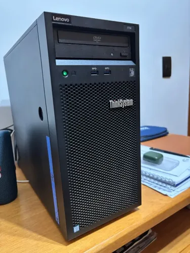 Lenovo ThinkSystem ST50 Xeon E-2104G 24GB SSD NVMe 512GB Wi-Fi Windows 11