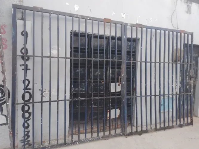 Portão de metalon largura 370 altura 215