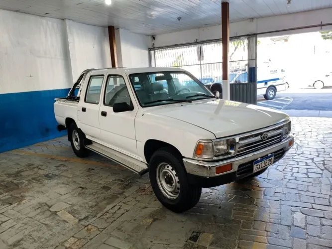 Toyota Hilux CD DLX 4X2 2.8 Diesel 1998