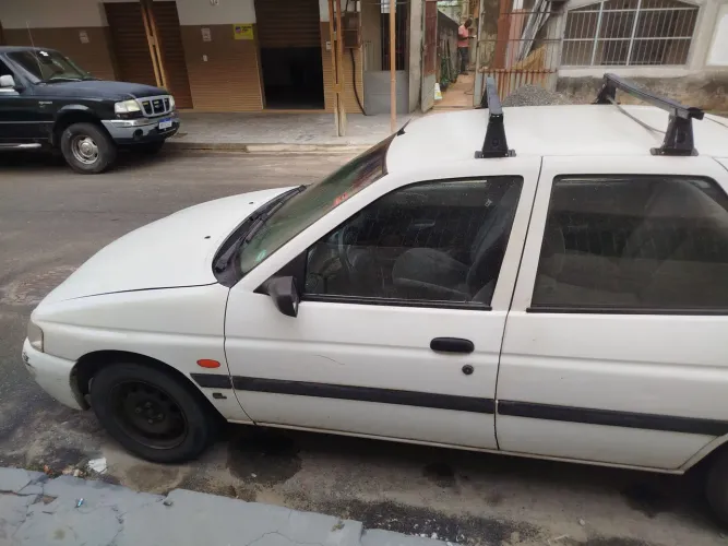 Ford Escort GL 1.8i 16V 4P 1997