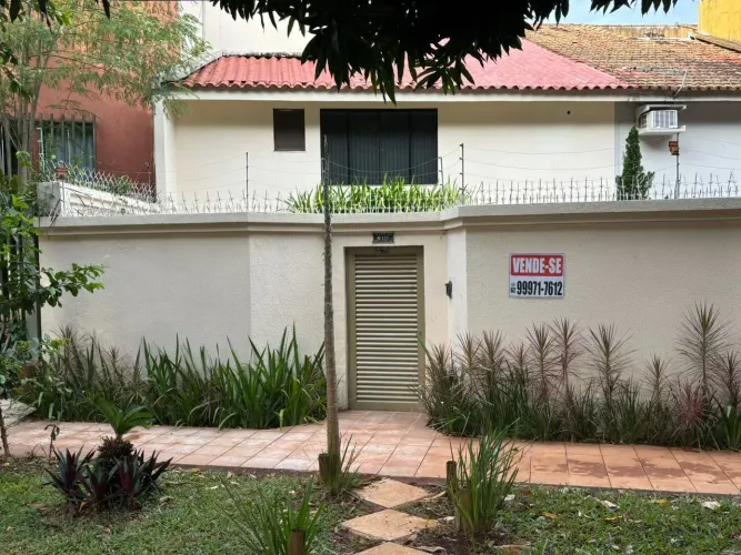 Casa para venda possui 240 metros quadrados com 6 quartos em Setor Sul - Goiânia - Goiás