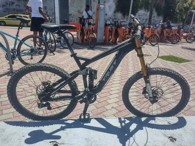 bike downhill trust myth 7.5 aro 26