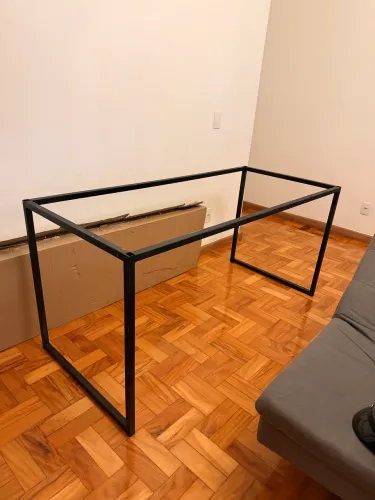 Estrutura de mesa em ferro