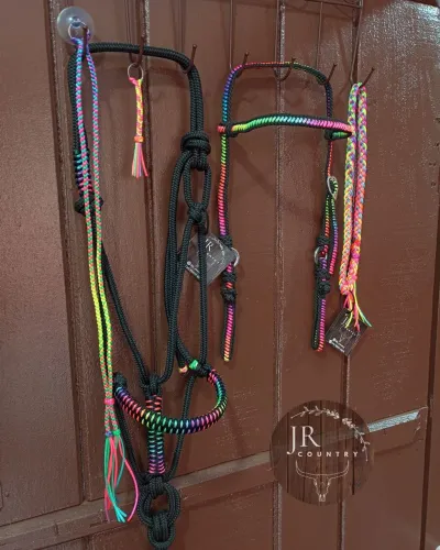 Kit - Cabresto, cabeçada, chaveiro, porta-chapéu e bandinha para chapéu multicolor