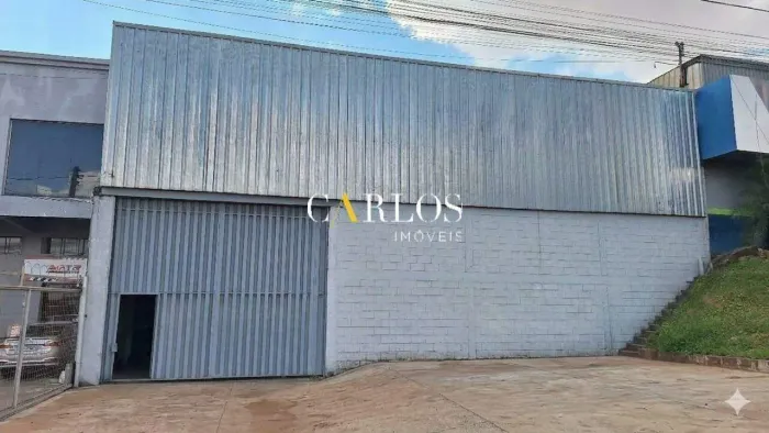Galpão com 530m² às Margens da BR-381 em Betim com Pé direito elevado e Pátio de 700m²