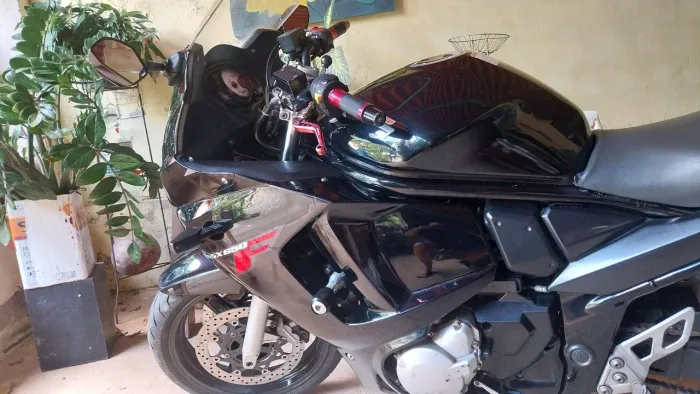 Moto muito boa pra viagem longa...