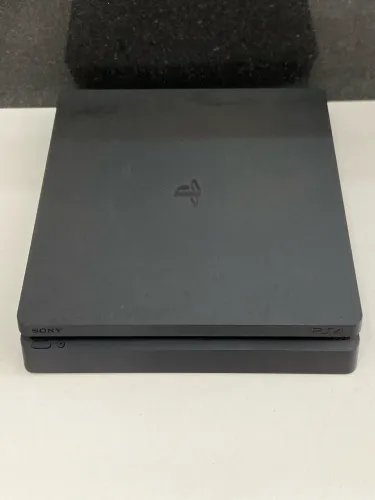 PlayStation 4- Ps4 Slim 500gb + 2 Controles + 7 jogos