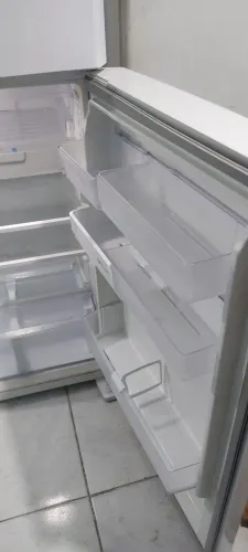 Geladeira disponível a venda
