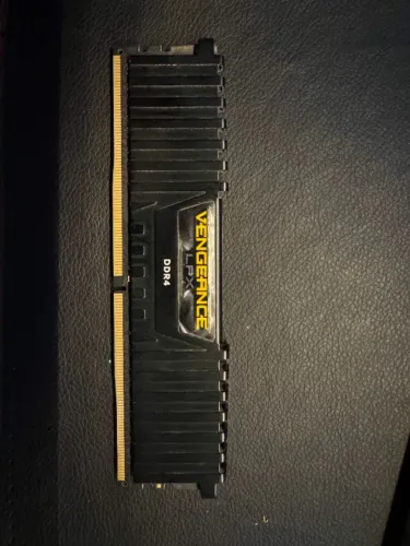 Memória RAM DDR4 4GB Corsair Vengeance LPX