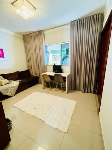 Belissima casa disponivel para venda