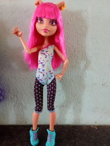 Lot bonecas (Howleen Monster high/Barbie Bailarina/Twilight Sparkles/Uliana Descendentes)