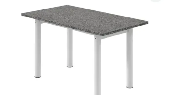 Vendo essa base, com pedra de mármore. Sem cadeiras. 