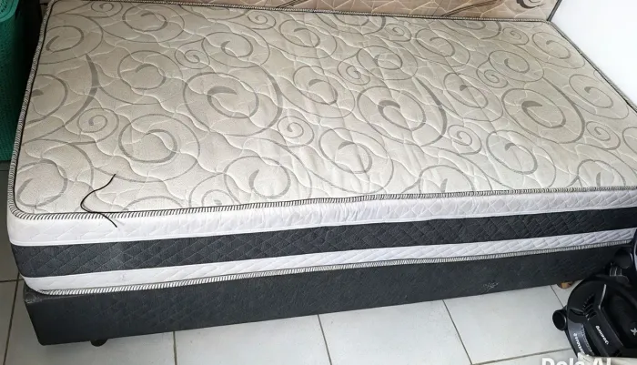 Colchão com mola ensacadas e a base