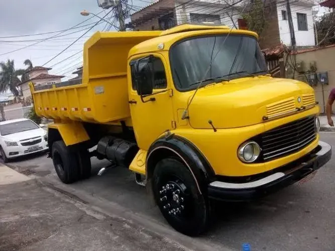 Transporte de terra, areia e brita