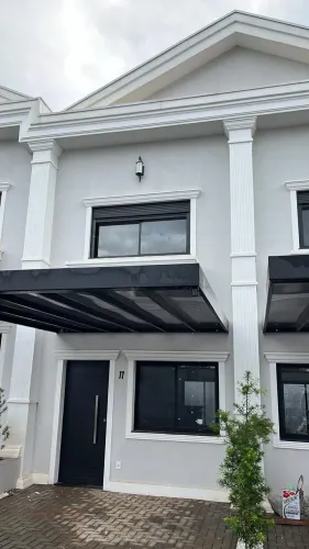 Casa em Condomínio à Venda em Holambra-SP - Condomínio Roterdam - 2 Quartos, 2 Salas, 3 Ba