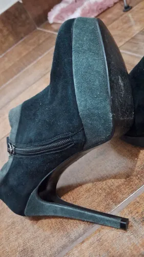 Vendem-se botas Arezzo e Luz da Lua