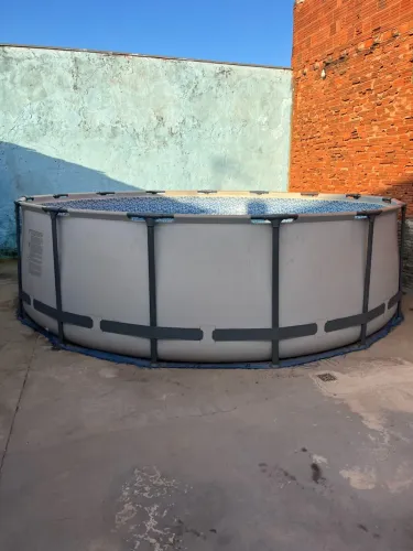 Piscina Bestway 16.000 litros + bomba, escada e acessórios
