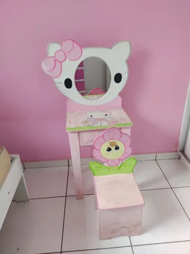 Penteadeira infantil Hello Kitty com espelho