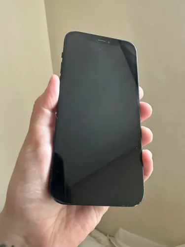 iPhone 12 (usado, ótima condição)