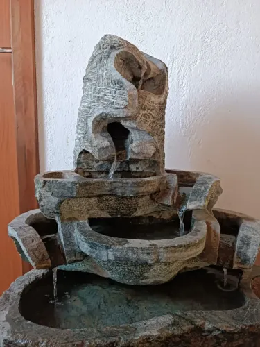Cascata fonte em pedra artesanal