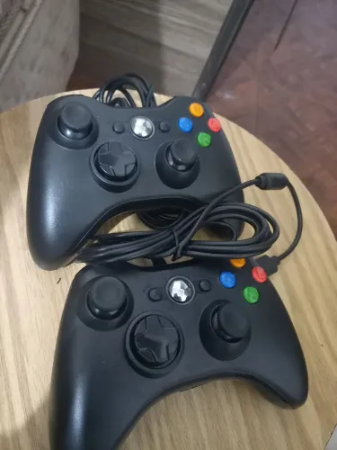 Vendo 2 controles xbox com cabo numca foram usados $100 os dois