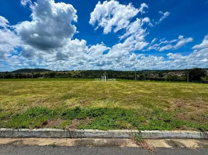 Lote em Condomínio Fechado - Solar Itália, oportunidade com 300 m², quitado e registrado.
