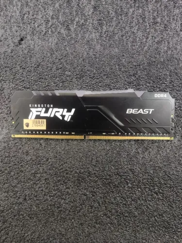 Memória RAM 16GB DDR4 3200MHz Kingston Fury Beast CL16 Excelente Estado