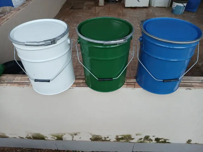 Vendo balde de aço 25.00 reais cada