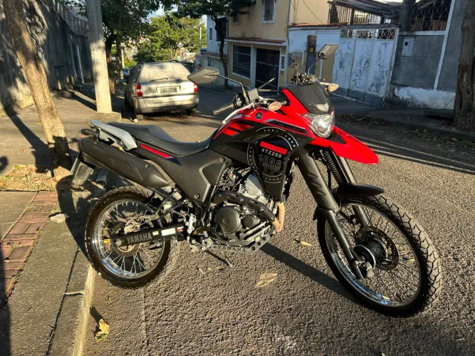 **Yamaha XTZ Lander 250 ABS - Vermelha - 2022/2023 - segundo dono **