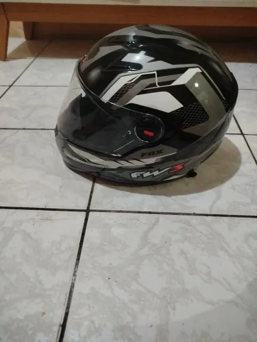 Capacete novo sem uso fw3