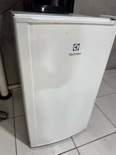 Frigobar eletrolux 